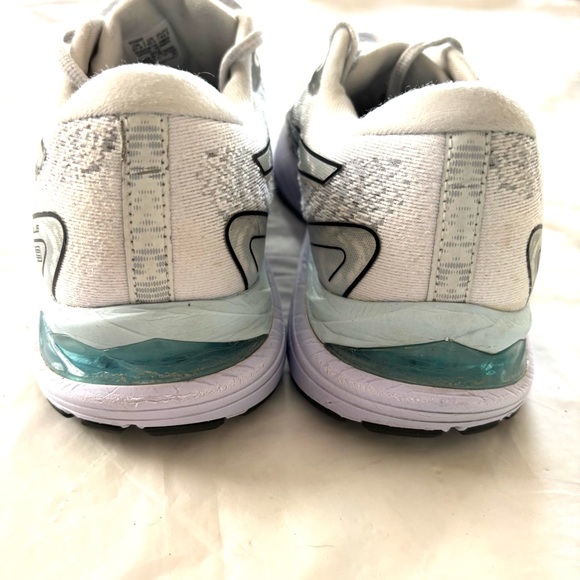 ASICS Gel Cumulus 23 White Gray Running Sneakers SZ 10.5 Worn 1X Indoors - Picture 6 of 14